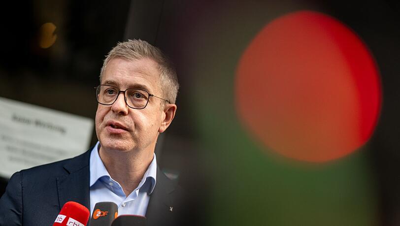 Berlins Finanzsenator Stefan Evers soll neue Aufgaben übernehmen. (Archivbild) Berlins Finanzsenator Stefan Evers soll neue Aufgaben übernehmen. (Archivbild)