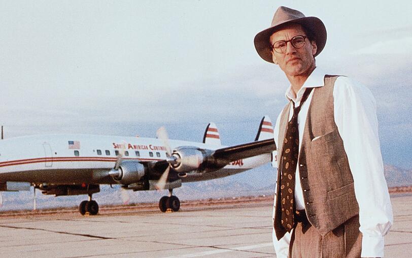 Kurz vor dem Abflug glaubt Walter Faber (Sam Shepard), dass es so etwas wie Zufall nicht gibt. Kurz vor dem Abflug glaubt Walter Faber (Sam Shepard), dass es so etwas wie Zufall nicht gibt.
