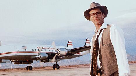 Kurz vor dem Abflug glaubt Walter Faber (Sam Shepard), dass es so etwas wie Zufall nicht gibt.