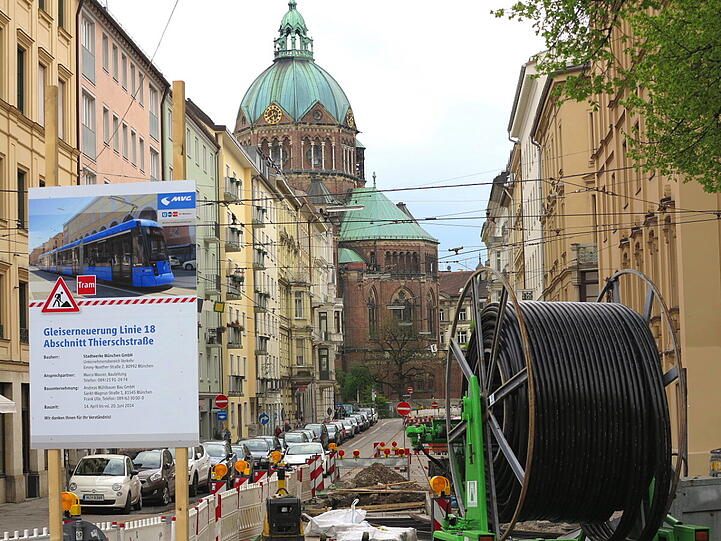 Auf der Tram-Linie 18 im Lehel wird gerade kräftig gebaut. AZ-Leser Djordje Matkovic hat die Baustelle dokumentiert. Die Bilder...