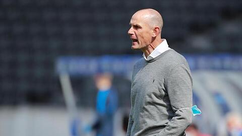 Der Trainer des FC Augsburg, Heiko Herrlich. Foto: Hannibal Hanschke/Reuters Pool/dpa