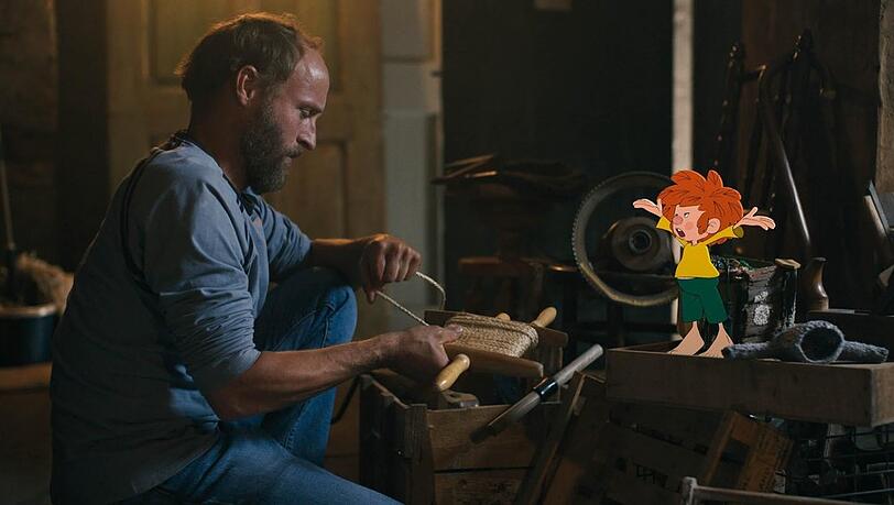 Auf Florian Eder (gespielt von Florian Br&uuml;ckner) und seinen Pumuckl warten weitere Abenteuer (RTL und RTL+).
