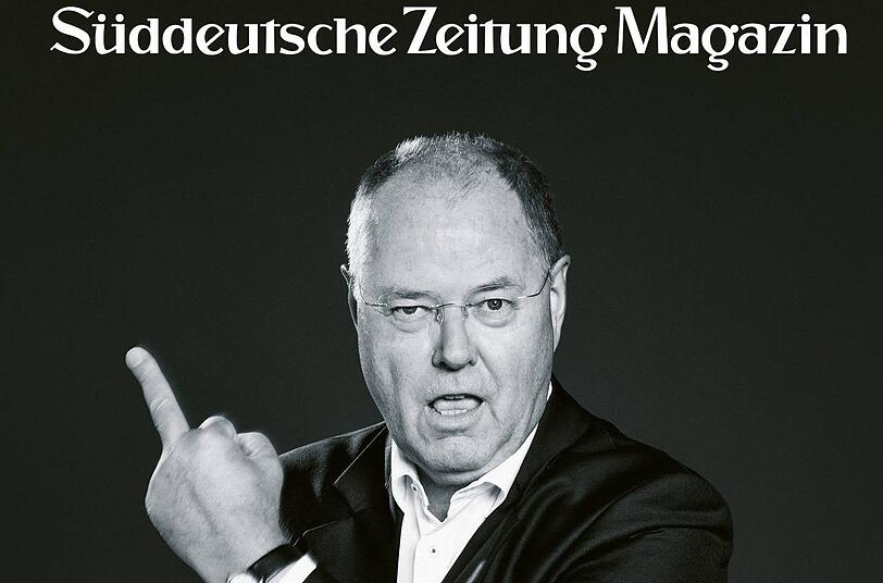 Damit hat er für ganz schön Wirbel gesorgt: Peer Steinbrück ziert mit seinem Stinkefinger das Cover des SZ-Magazins.