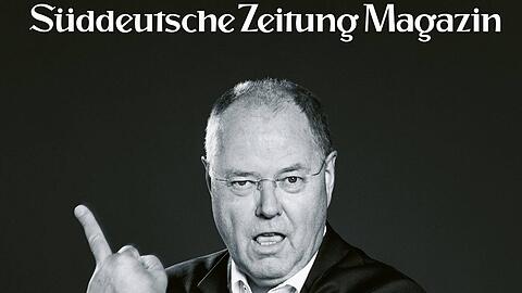 Damit hat er für ganz schön Wirbel gesorgt: Peer Steinbrück ziert mit seinem Stinkefinger das Cover des SZ-Magazins.
