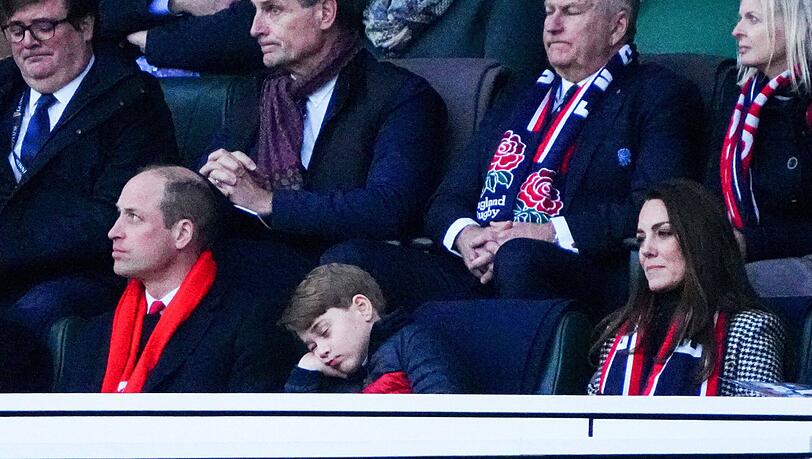 Prinz George hält ein Nickerchen Prinz George hält ein Nickerchen