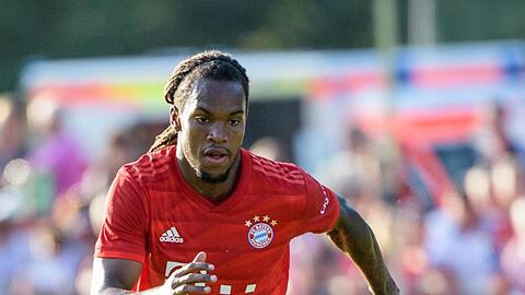 Renato Sanches spielt den Ball. Foto: Matthias Balk/Archiv