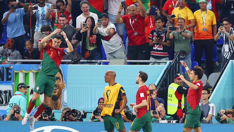 Cristiano Ronaldo (l) brachte Portugal per Elfmeter mit 1:0 in Führung. Cristiano Ronaldo (l) brachte Portugal per Elfmeter mit 1:0 in Führung.