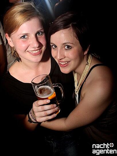 Heiße Ladies in der Milchbar. Mehr Bilder unter: