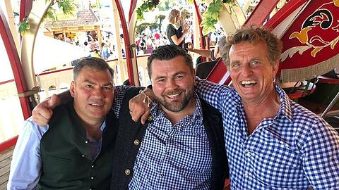 Der 38-jährige Münchner Alexander Petkovic (Mitte) boxte 2003 gegen Johnny Nelson um die WM im Cruisergewicht und verlor. Der zweimalige Promoter des Jahres hat seinen eigenen Boxstall "Petkos Boxpromotion".
