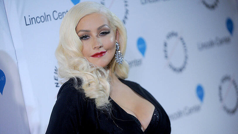 Gewährte unfreiwillig noch tiefere Einblicke als sonst: Christina Aguilera Gewährte unfreiwillig noch tiefere Einblicke als sonst: Christina Aguilera