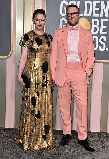 Lauren Miller (l) und Seth Rogen: Einzeln wirken die Outfits stark, doch nebeneinander beißen sich die Farben leider.