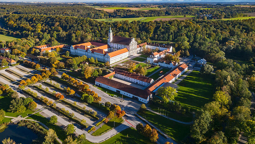 Im ehemaligen Zisterzienserkloster Fürstenfeld wird heute feine Bio-Küche serviert. Im ehemaligen Zisterzienserkloster Fürstenfeld wird heute feine Bio-Küche serviert.