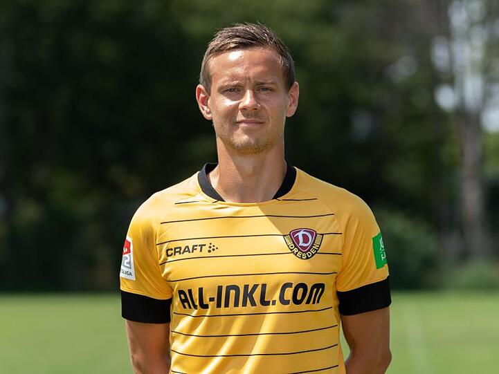 Dynamo Dresdens Spieler Chris Löwe ließ nach der Niederlage in Kiel seinen Emotionen freien Lauf.