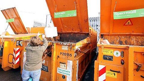 So sehen die Sperrmüllcontainer auf den städtischen Wertstoffhöfen aus. Die Kapazität des Wertstoffhofs für Steinhausen, Haidhausen und Berg am Laim sei laut Bürgermeisterin Verena Dietl regelmäßig "an ihre Grenzen gestoßen".