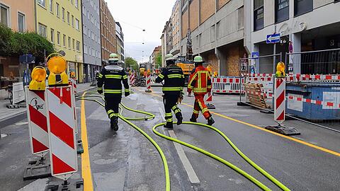 Die Einsatzkräfte sperrten den betroffenen Bereich großräumig ab.