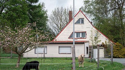 Blick auf das vom Freistaat Bayern beschlagnahmte Haus.