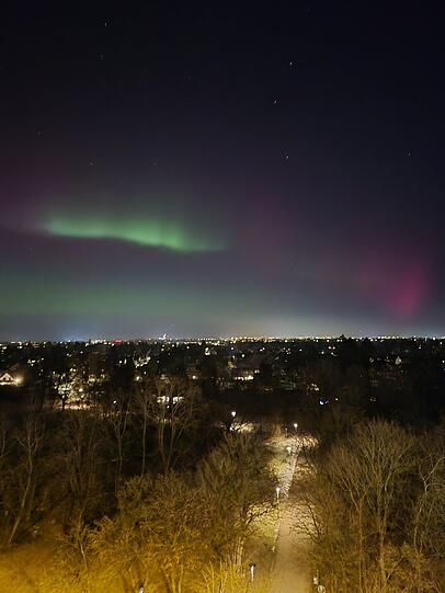 Manuela Saftescu M.Sc  von Volkssternwarte M&uuml;nchen konnte das Spektakel sogar mit dem Handy einfangen.