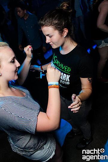 Selbst das EM-Viertelfinale hält die Partypeople nicht davon ab im neuraum zu feiern.