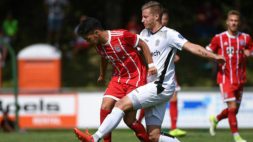 Kennt die Duelle mit dem Verein seines Arbeitgebers bereits: Garchings Suck (r.) beim Spiel gegen den FC Bayern II.
