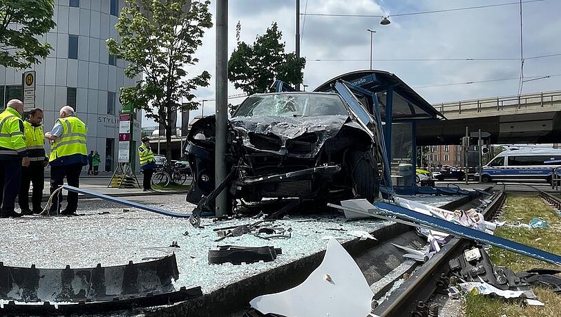 Am 7. Mai war ein Autofahrer mit seinem Wagen in die Haltestelle an der Arnulfstraße nahe der Donnersbergerbrücke gefahren. Zwei Frauen erlagen später ihren schweren Verletzungen.