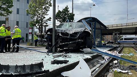 Am 7. Mai war ein Autofahrer mit seinem Wagen in die Haltestelle an der Arnulfstraße nahe der Donnersbergerbrücke gefahren. Zwei Frauen erlagen später ihren schweren Verletzungen.