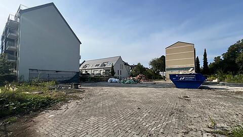 Hier stand vor einigen Jahren eine Esso-Tankstelle. Die Stadt kaufte das Grundstück.