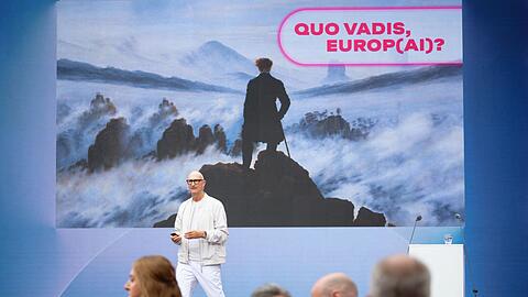 Tim H&ouml;ttges trat bei der Digitalmesse "Digital X" als Redner auf.