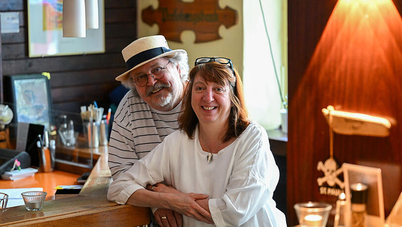 Harry und Karin Drews führen ihre nordische Kneipe mit ganz viel Herzblut und haben am Tresen immer ein offenes Ohr für ihre Gäste.