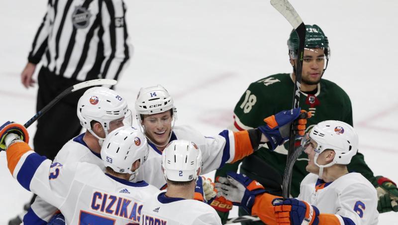 Tom Kühnhackl (Nr. 14) feierte mit den New York Islanders einen Auswärtssieg. Tom Kühnhackl (Nr. 14) feierte mit den New York Islanders einen Auswärtssieg.