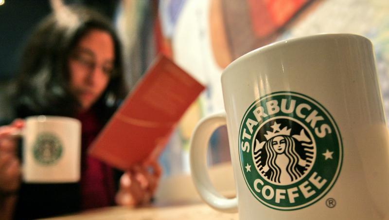 Globale Aufröstung: Blick in eine von rund 16000 Starbucks-Filialen. Globale Aufröstung: Blick in eine von rund 16000 Starbucks-Filialen.