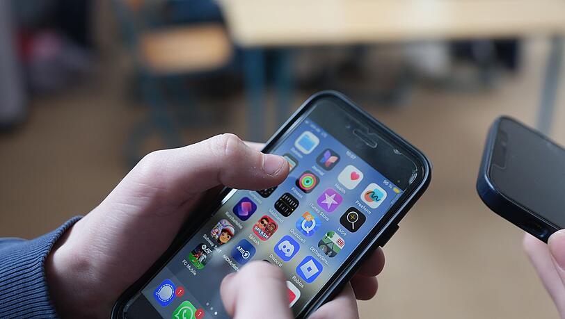 Wie oft, wie viel, wie lang? Die Nutzung digitaler Medien ist zwischen Eltern und ihren Kindern oft ein wunder Punkt. (Archivbild)