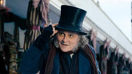Johnny Depp ist in der Rolle des Ebenezer Scrooge nur schwer wiederzuerkennen.