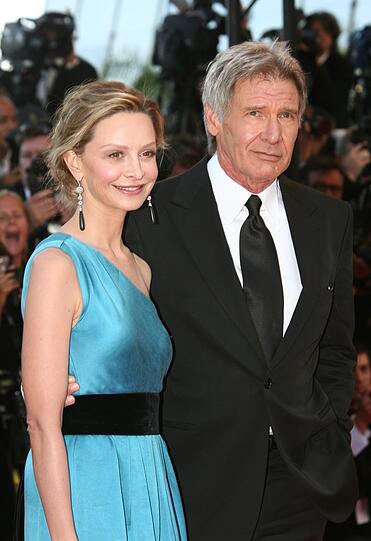Harrison Ford (77) und Ehefrau Calista Flockhart (55) trennen 22 Jahre. Die "Ally McBeal"-Darstellerin ist bereits seine dritte Ehefrau.