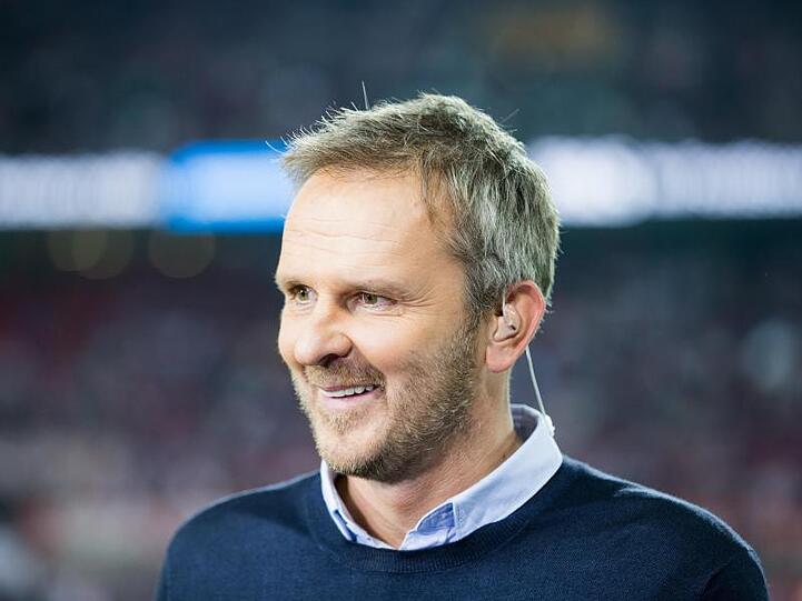 sky-Experte Dietmar Hamann lächelt. Foto: Rolf Vennenbernd/dpa/Archivbild