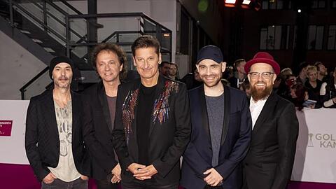 Die Band Pur steht auf dem Roten Teppich. Foto: Christoph Soeder/dpa/Archivbild