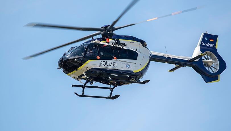 Mit einem Polizeihubschrauber wurde nach einem verschwundenen 15-Jährigen gesucht. (Symbolbild) Mit einem Polizeihubschrauber wurde nach einem verschwundenen 15-Jährigen gesucht. (Symbolbild)