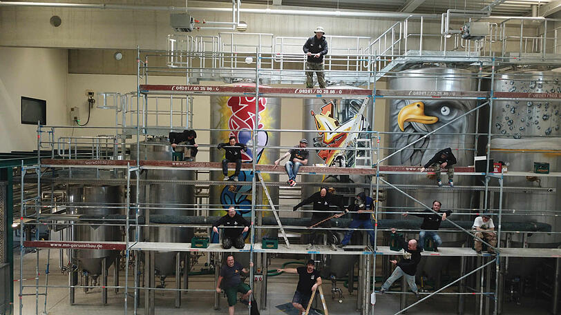 Bei Giesinger Bräu wird's bunt. Graffiti-Künstler dürfen die Tanks in der neuen Brauerei verschönern.
