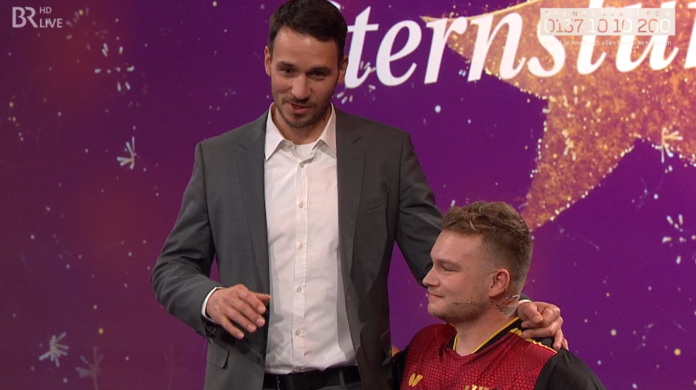 Felix Neureuther überraschte Para Ski alpin-Athlet Nikolai Sommer bei der "Sternstunden"-Gala.