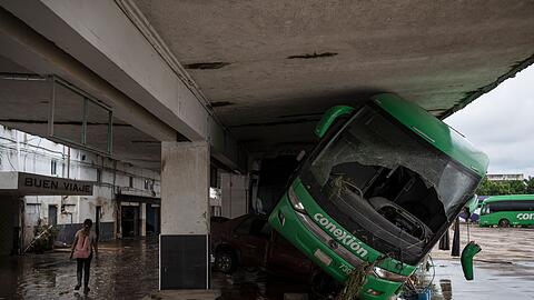 Auch der Busbahnhof der Stadt Poza Rica im Bundesstaat Veracruz stand unter Wasser.