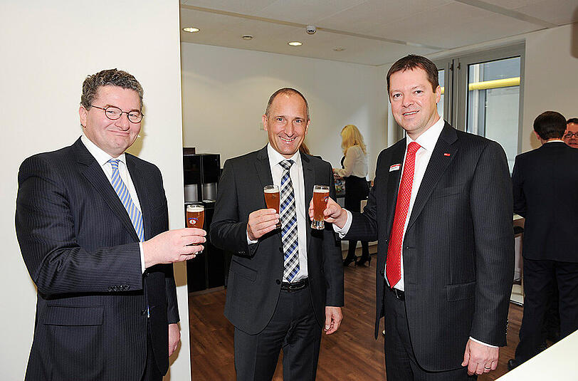 S.D. Prinz Stefan von und zu Liechtenstein (Botschafter von Liechtenstein), Adrian Hasler (Regierungschef von Liechtenstein)und Wolfgang Allgäuer (Hoval).