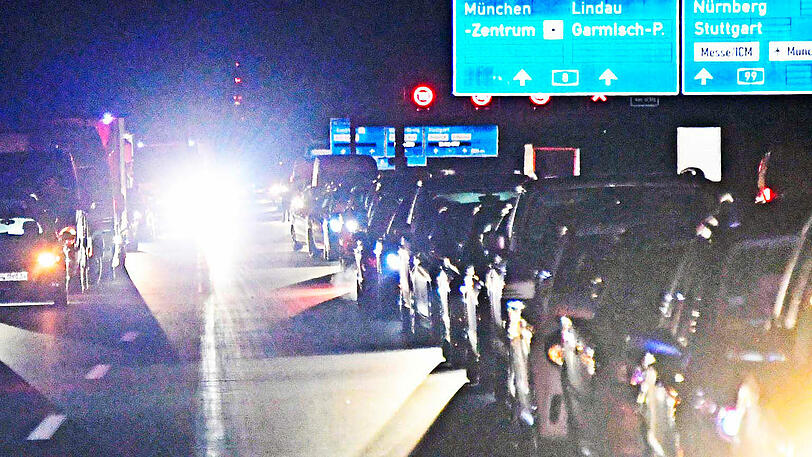 Die 30-Jährige wurde von einem Auto erfasst und schwer verletzt. Sie starb noch an der Unfallstelle.