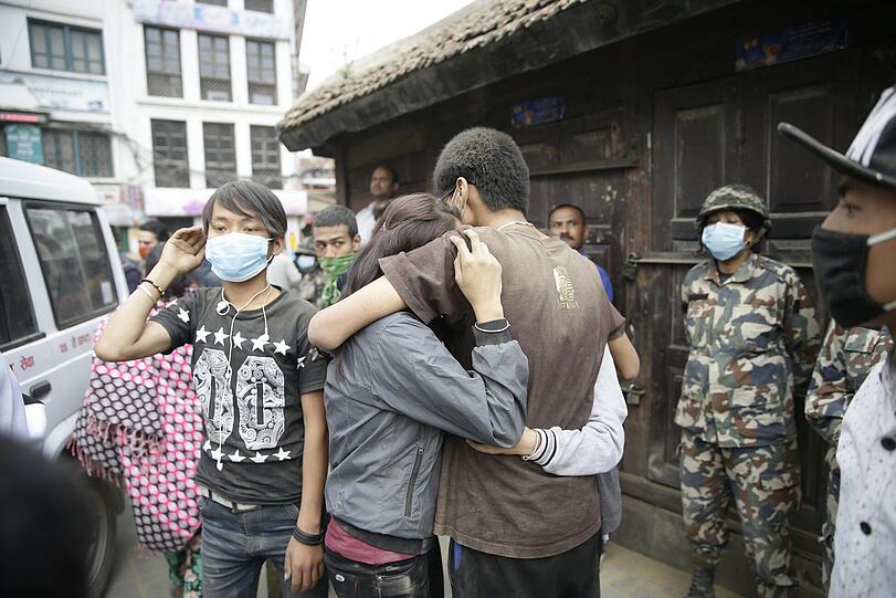 Ausnahmezustand in Kathmandu: Nach dem schwersten Erdbeben seit über 80 Jahren wurde in Nepal der Notstand ausgerufen. Die erschütternden Bilder.