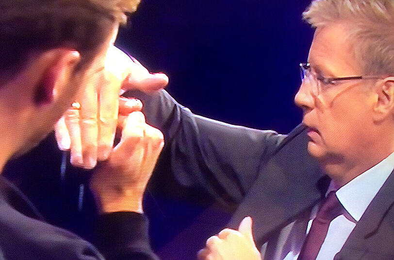 Unter Tränen zum Millionär: Leon Windscheid hat den Hauptgewinn bei Günther Jauchs Quiz geknackt. Dafür brauchte er aber die Hände des Moderators.