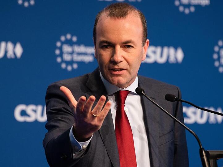 Manfred Weber, Spitzenkandidat von CSU, CDU und EVP, bei seiner Rede auf dem Parteitag in Nürnberg.