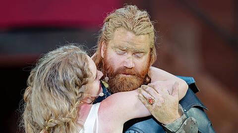 Maria Dragus (Kriemhild) und Aram Tafreshain (Etzel) stehen noch bis 2. August auf der B&uuml;hne. (Archivbild)