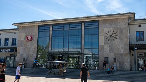 In einer Unterf&uuml;hrung im Rosenheimer Bahnhof wurde die Frau mit einem Messer angegriffen.
