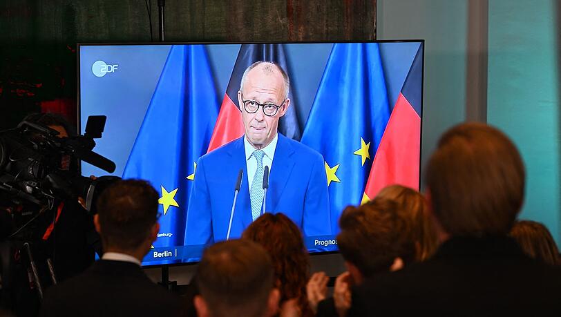 Das Statement des Kanzlers wurde auf der CDU-Wahlparty im Berliner Abgeordnetenhaus übertragen. Das Statement des Kanzlers wurde auf der CDU-Wahlparty im Berliner Abgeordnetenhaus übertragen.
