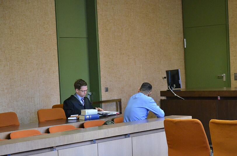 Verurteilt: Robert B. (43, rechts), hier mit seinem Strafverteidiger Timo Westermann.