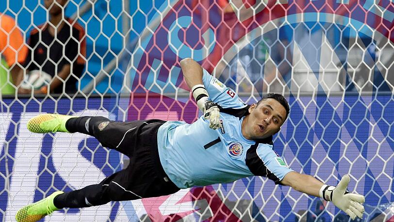 Keylor Navas hielt bei der WM seinen Kasten sauber. Nur zwei Tore kassierte er während des ganzen Turniers. Er wechselt für zehn Millionen von UD Levante zum FC Bayern. Keylor Navas hielt bei der WM seinen Kasten sauber. Nur zwei Tore kassierte er während des ganzen Turniers. Er wechselt für zehn Millionen von UD Levante zum FC Bayern.