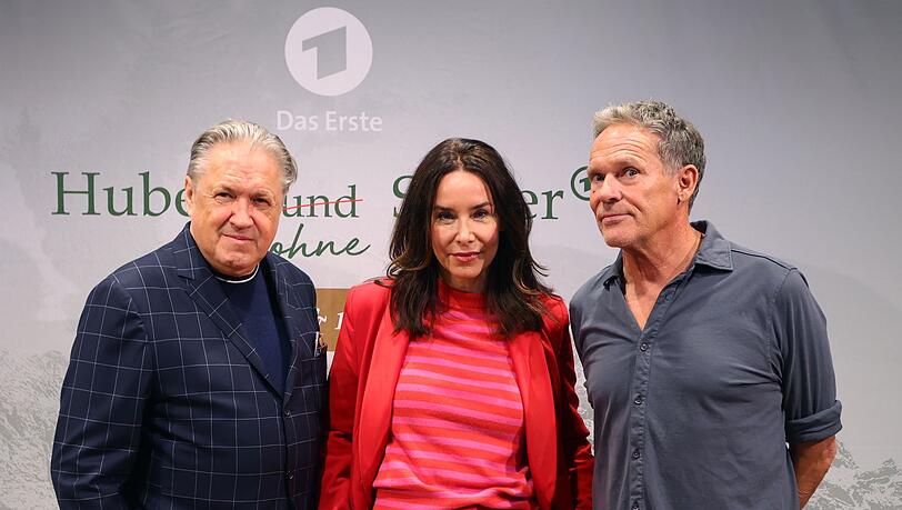 Beim Dreh von "Hubert ohne Staller" geht es locker zu, sagt Christian Tramitz (r) &uuml;ber die Zusammenarbeit mit Michael Brandner (l) und Katharina M&uuml;ller-Elmau. (Archivbild)